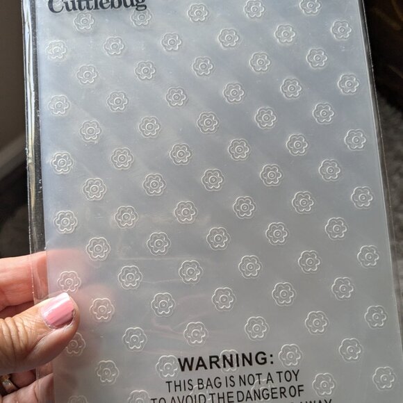 Cuttlebug Embossing Folders - Winter Frolic Set & Little flowers - Picture 2 of 4